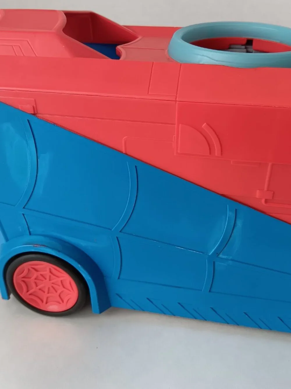 Marvel Spidey Web Transporter Playset -- Batteries Included!
